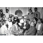 مصطفی چمران در کنار امام خمینی(ره) و احمد خمینی و هاشمی رفسنجانی و مصطفی میرسلیم
