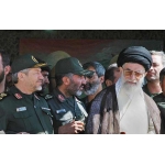 احمد کاظمی در کنار حضرت آیت‌الله خامنه‌ای و رحیم صفوی