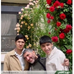 احمد کاظمی در کنار فرزندانش
