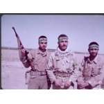 احمد کریمی در کنار رزمندگان