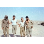 احمد کریمی در کنار رزمندگان